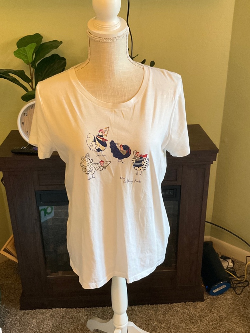 J. crew Collector Tee, Women’s Size Medium, Four Calling Birds, Adorable